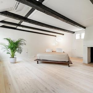 Luxe Appartement met Vier Slaapkamers